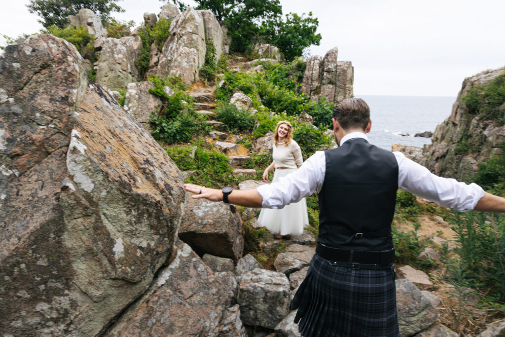 A bride and a groom having fun in Princessehaven on Bornholm, where they got marry abroad simply.