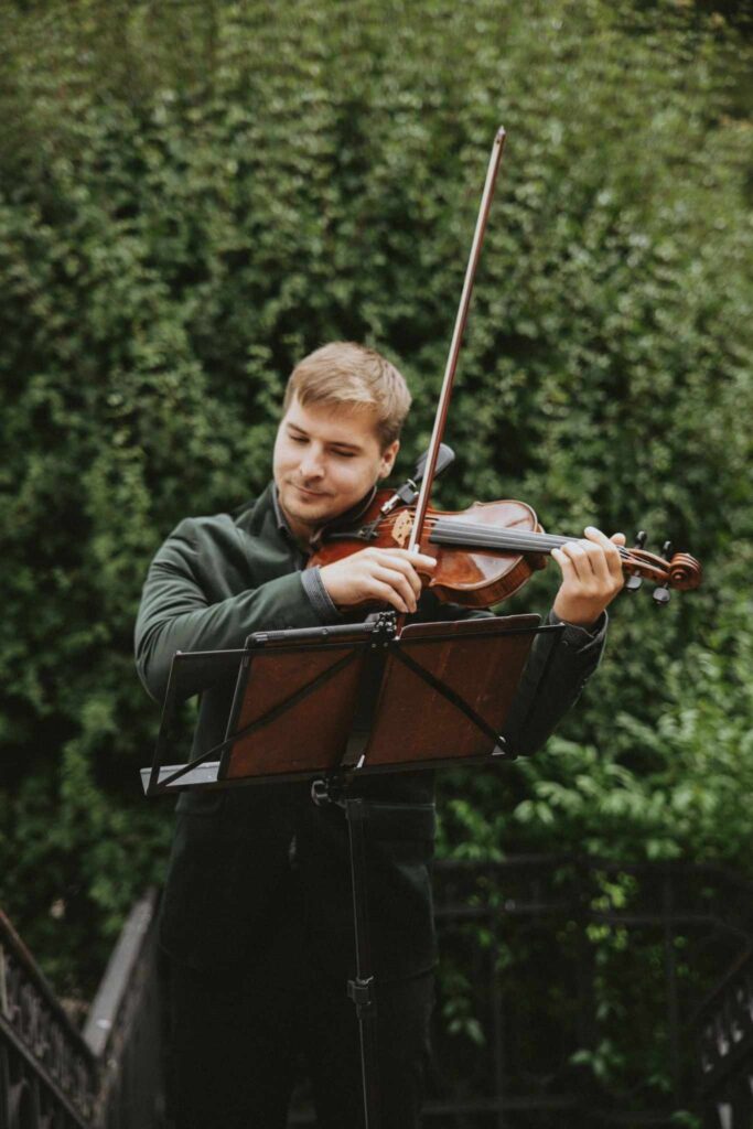 A picture of violin player